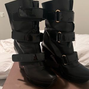 RARE! Authentic!! Louis Vuitton 2006 Special Edition Runway boots. Calf Length